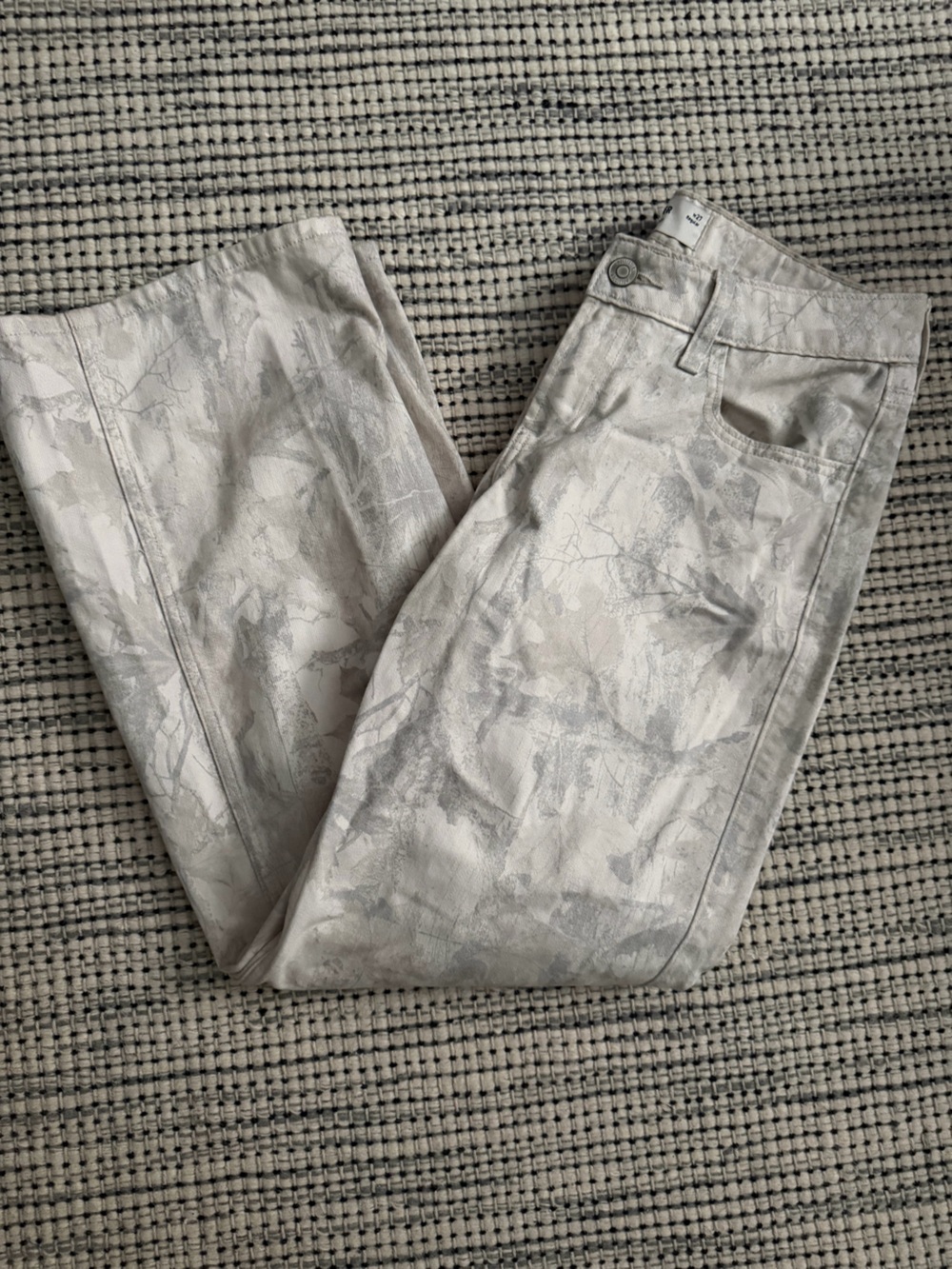 Hollister Low-Rise Baggy Camo Print Jeans Size 4R / 27 - Picture 3 of 6